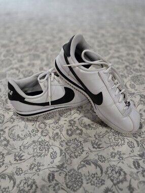NIKE CORTEZ CLASSIC TENNIS SHOES